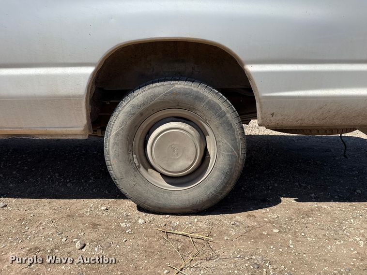 image for item DZ5401 2001 Ford E350 van