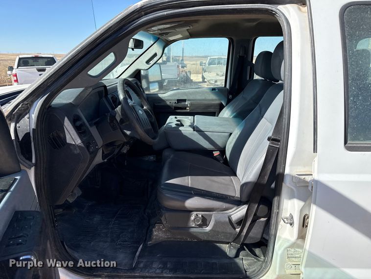 image for item DZ5403 2016 Ford F250 Super Duty Crew Cab pickup truck