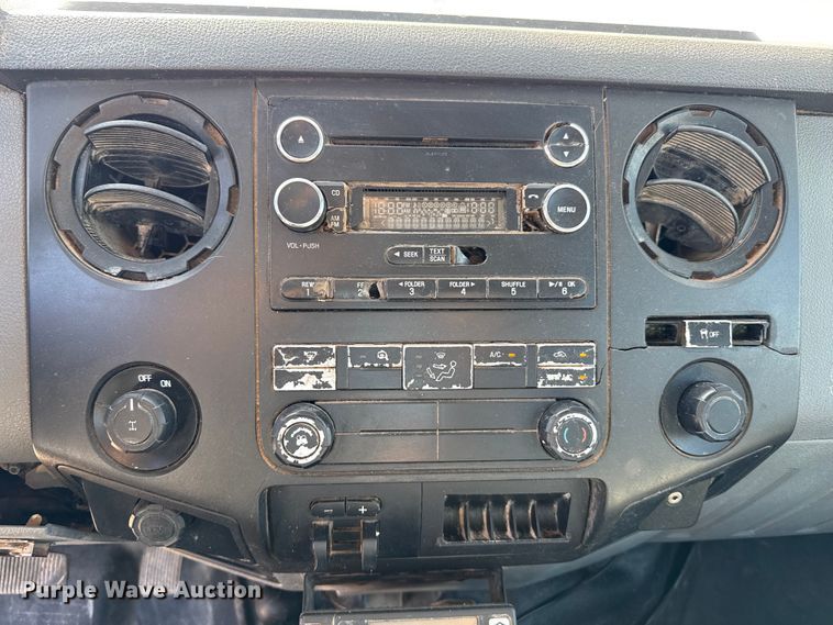 image for item DZ5403 2016 Ford F250 Super Duty Crew Cab pickup truck