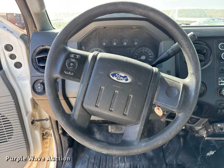 image for item DZ5403 2016 Ford F250 Super Duty Crew Cab pickup truck
