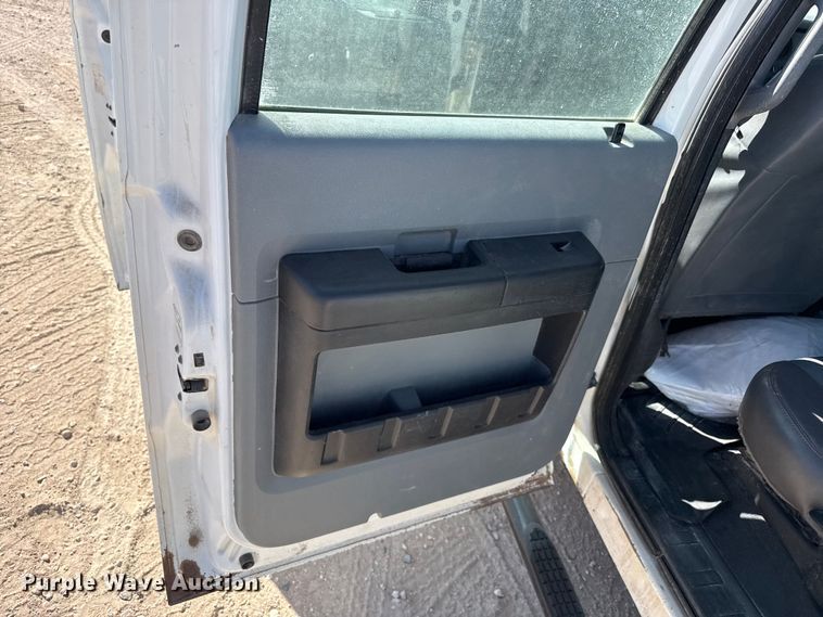 image for item DZ5403 2016 Ford F250 Super Duty Crew Cab pickup truck