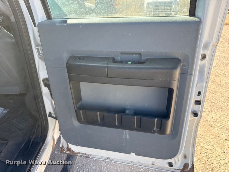 image for item DZ5403 2016 Ford F250 Super Duty Crew Cab pickup truck