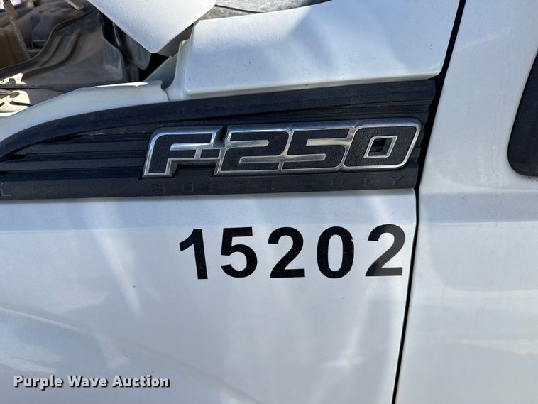 image for item DZ5403 2016 Ford F250 Super Duty Crew Cab pickup truck