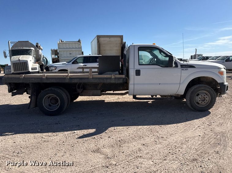 image for item DZ5404 2016 Ford F350 Super Duty flatbed pickup truck