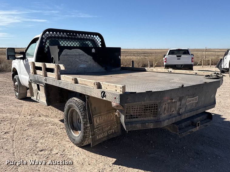 image for item DZ5404 2016 Ford F350 Super Duty flatbed pickup truck