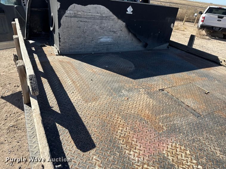 image for item DZ5404 2016 Ford F350 Super Duty flatbed pickup truck