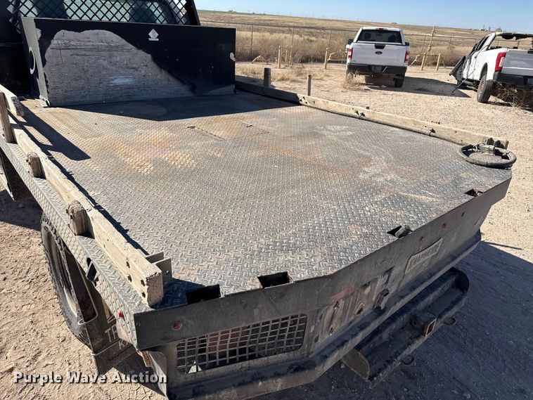 image for item DZ5404 2016 Ford F350 Super Duty flatbed pickup truck