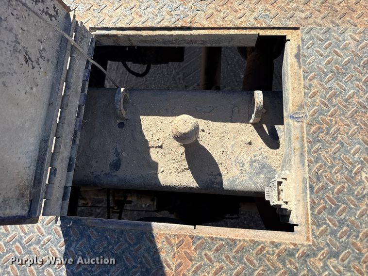 image for item DZ5404 2016 Ford F350 Super Duty flatbed pickup truck