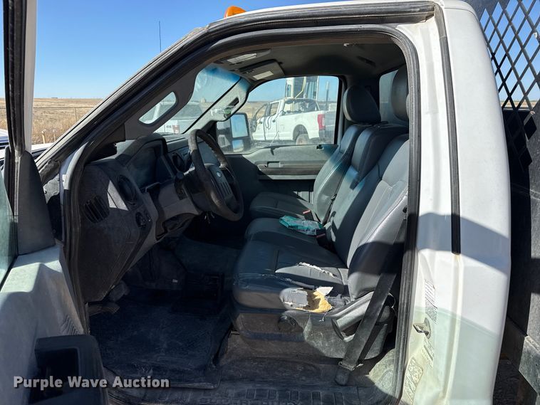 image for item DZ5404 2016 Ford F350 Super Duty flatbed pickup truck