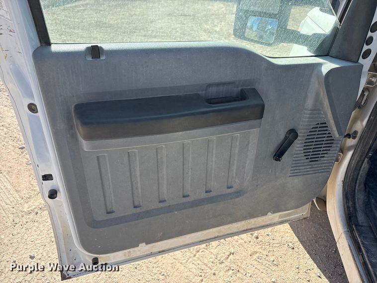 image for item DZ5404 2016 Ford F350 Super Duty flatbed pickup truck