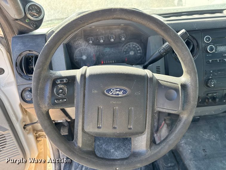 image for item DZ5404 2016 Ford F350 Super Duty flatbed pickup truck