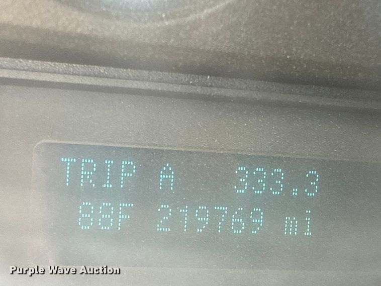 image for item DZ5404 2016 Ford F350 Super Duty flatbed pickup truck