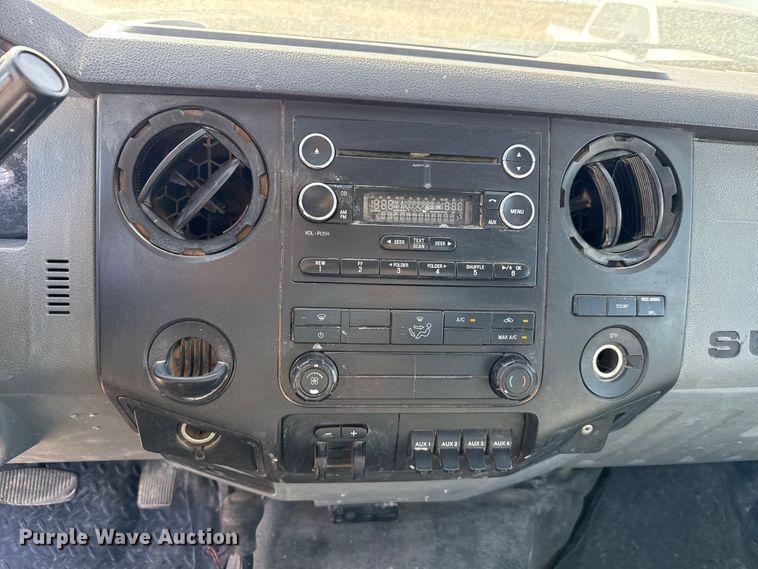 image for item DZ5404 2016 Ford F350 Super Duty flatbed pickup truck