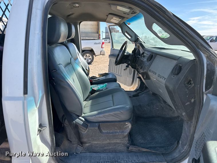 image for item DZ5404 2016 Ford F350 Super Duty flatbed pickup truck