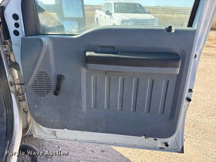 image for item DZ5404 2016 Ford F350 Super Duty flatbed pickup truck