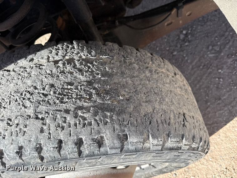 image for item DZ5404 2016 Ford F350 Super Duty flatbed pickup truck