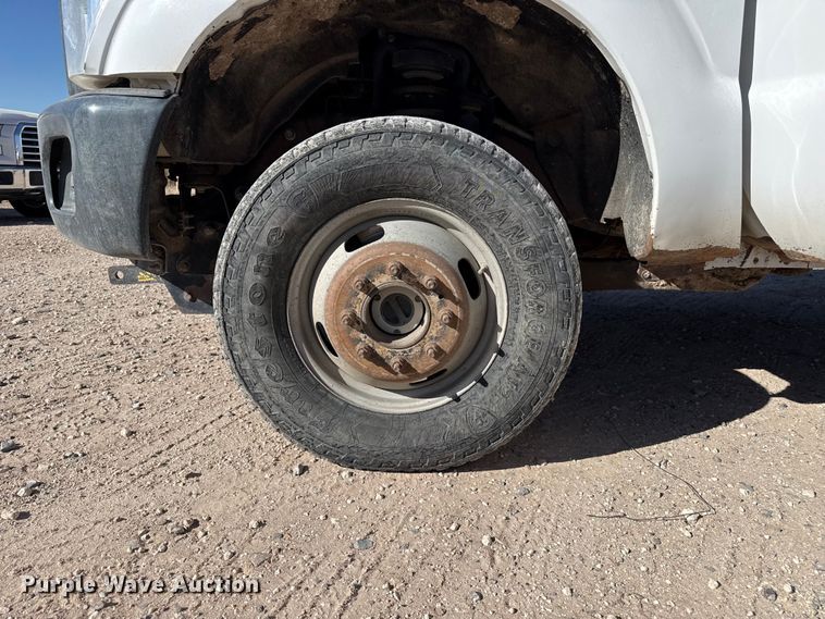 image for item DZ5404 2016 Ford F350 Super Duty flatbed pickup truck