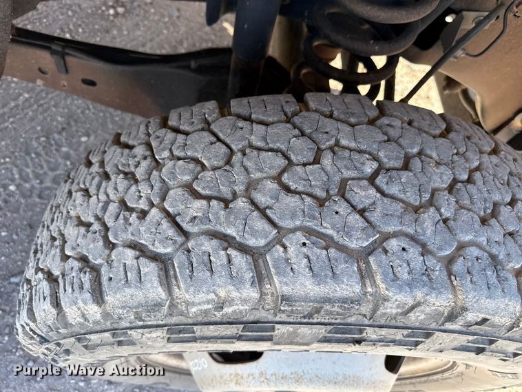 image for item DZ5404 2016 Ford F350 Super Duty flatbed pickup truck