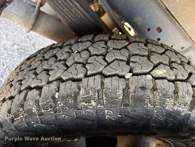 image for item DZ5404 2016 Ford F350 Super Duty flatbed pickup truck