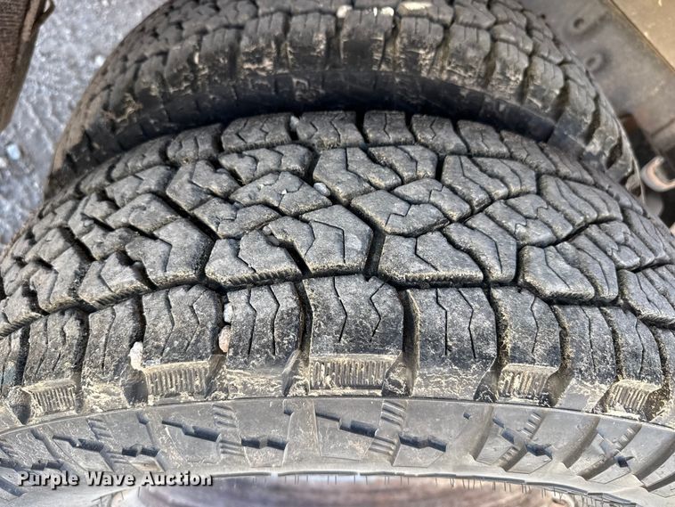 image for item DZ5404 2016 Ford F350 Super Duty flatbed pickup truck