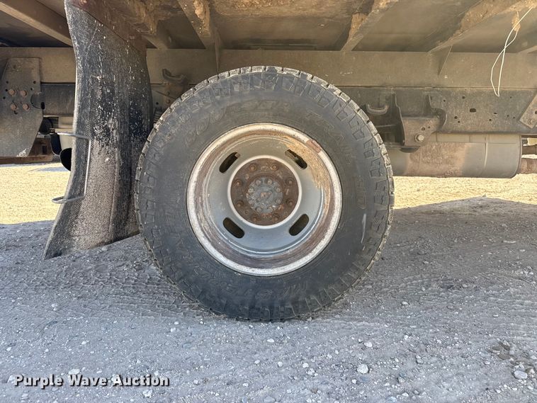 image for item DZ5404 2016 Ford F350 Super Duty flatbed pickup truck