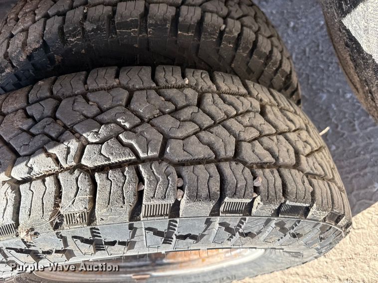 image for item DZ5404 2016 Ford F350 Super Duty flatbed pickup truck