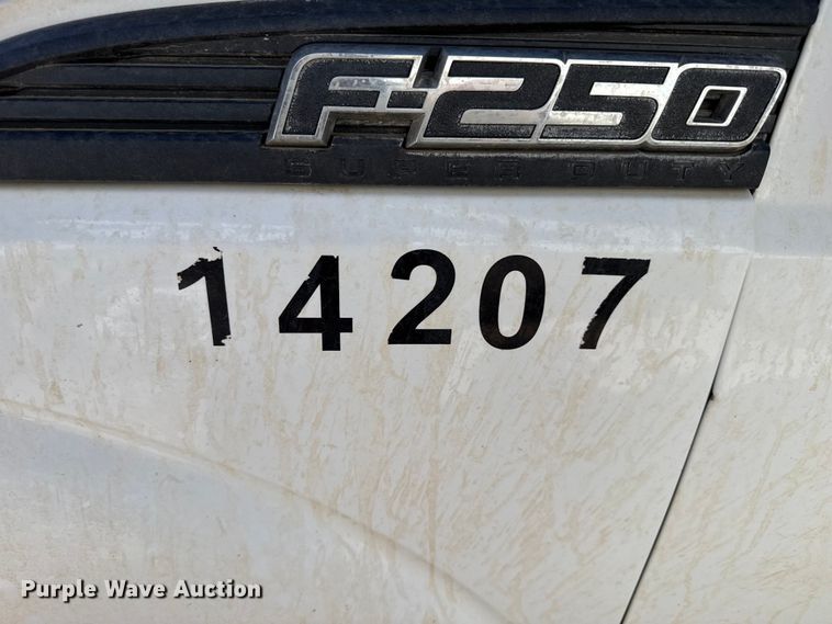 image for item DZ5405 2015 Ford F250 Super Duty Ext. Cab pickup truck
