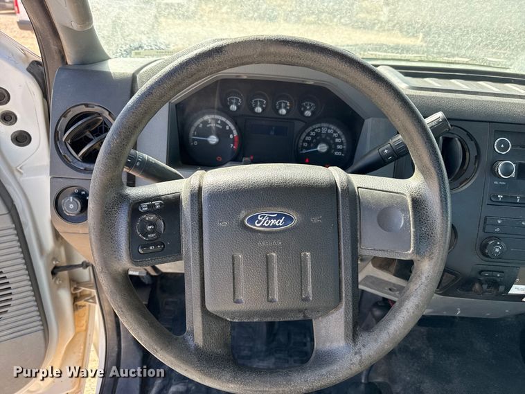 image for item DZ5407 2016 Ford F250 Super Duty pickup truck