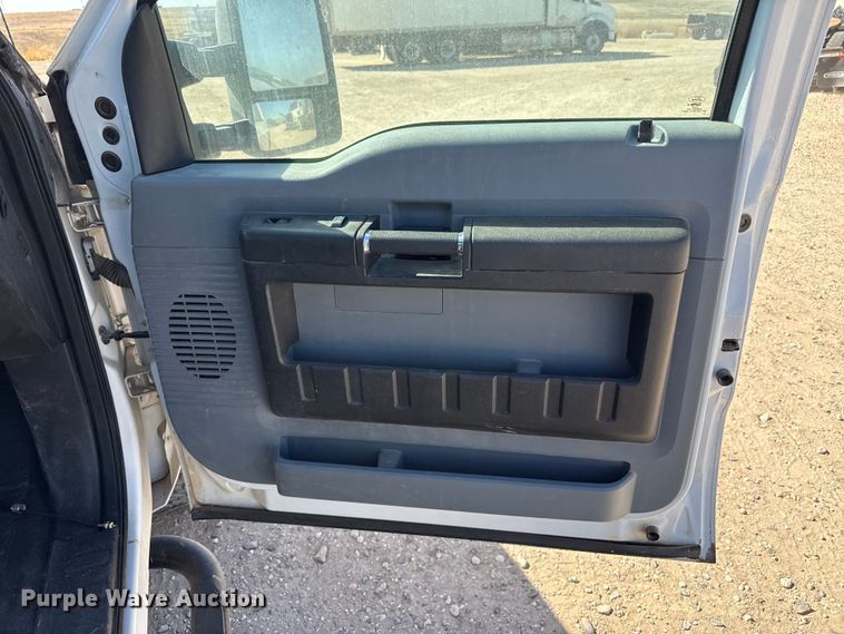 image for item DZ5407 2016 Ford F250 Super Duty pickup truck