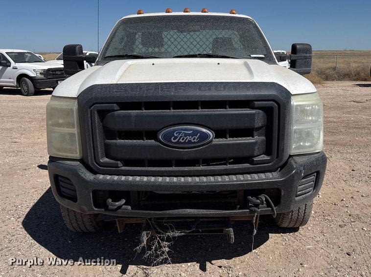 image for item DZ5409 2016 Ford F350 Super Duty flatbed pickup truck