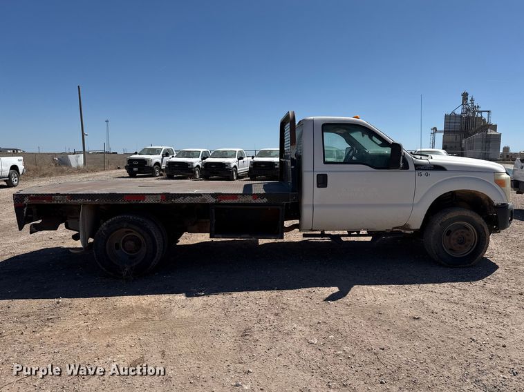 image for item DZ5409 2016 Ford F350 Super Duty flatbed pickup truck