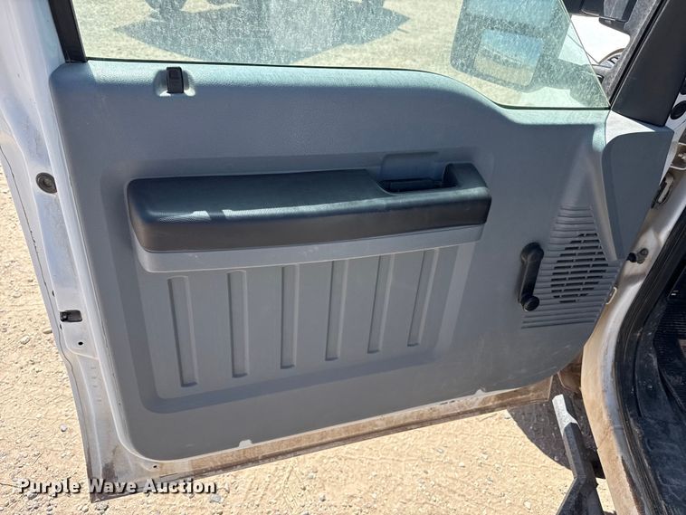 image for item DZ5409 2016 Ford F350 Super Duty flatbed pickup truck