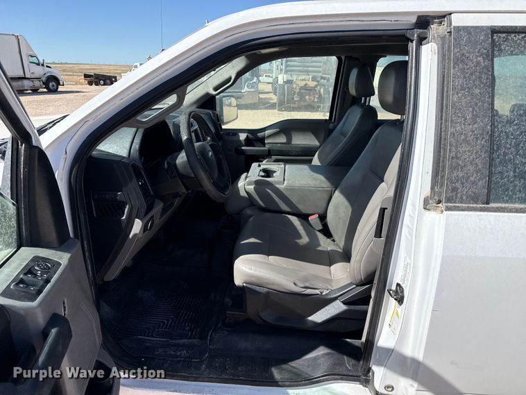 image for item DZ5411 2016 Ford F150 Ext. Cab pickup truck