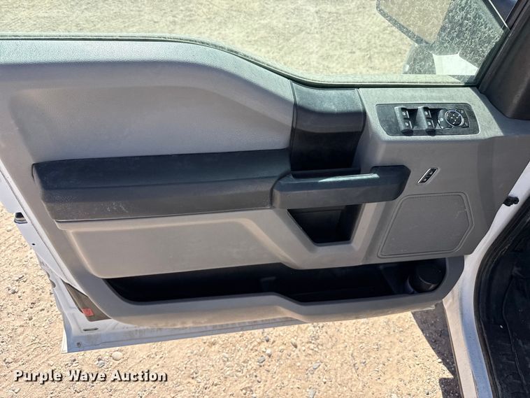 image for item DZ5411 2016 Ford F150 Ext. Cab pickup truck