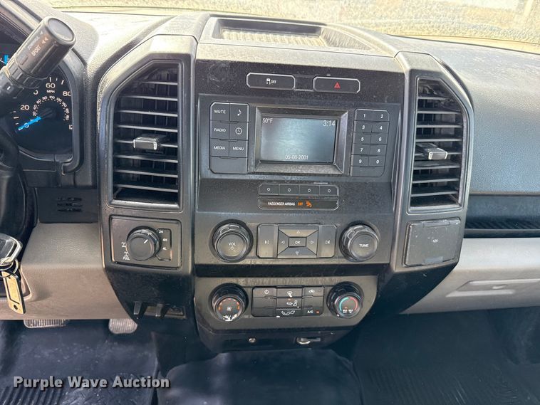 image for item DZ5411 2016 Ford F150 Ext. Cab pickup truck