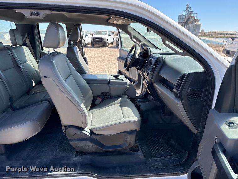 image for item DZ5411 2016 Ford F150 Ext. Cab pickup truck