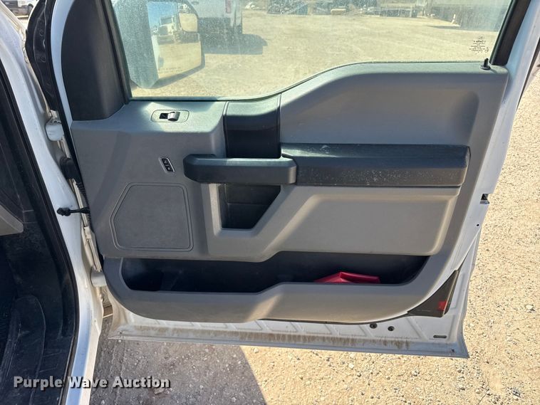 image for item DZ5411 2016 Ford F150 Ext. Cab pickup truck