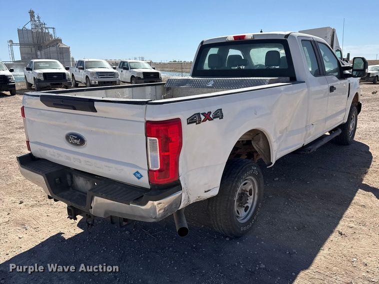 image for item DZ5412 2017 Ford F250 Super Duty Ext. Cab pickup truck