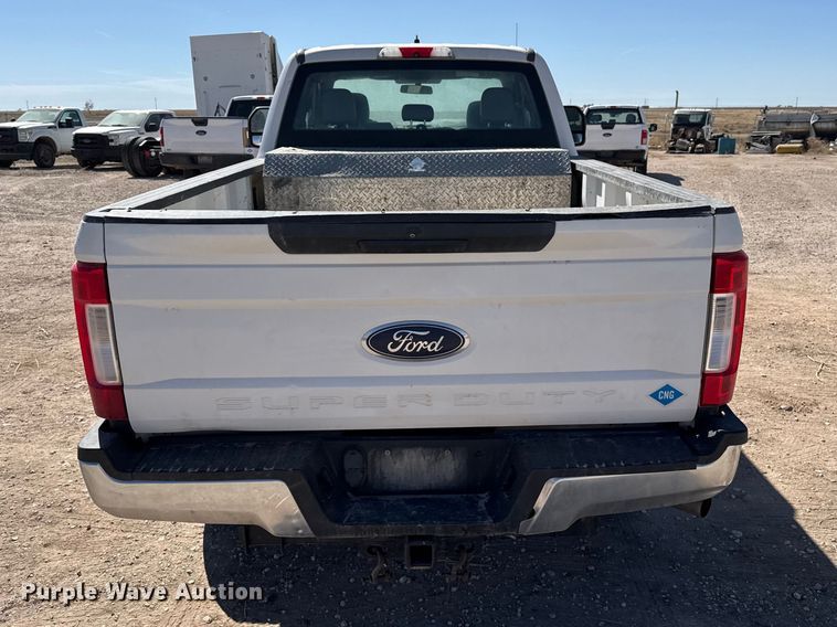 image for item DZ5412 2017 Ford F250 Super Duty Ext. Cab pickup truck