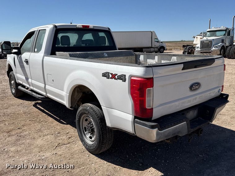 image for item DZ5412 2017 Ford F250 Super Duty Ext. Cab pickup truck