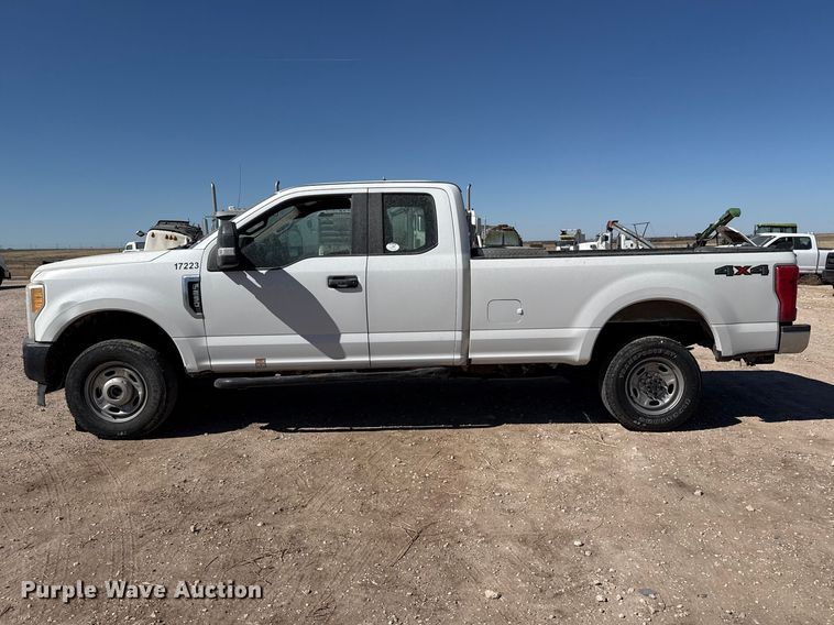 image for item DZ5412 2017 Ford F250 Super Duty Ext. Cab pickup truck