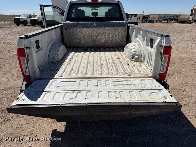 image for item DZ5412 2017 Ford F250 Super Duty Ext. Cab pickup truck