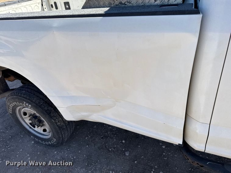 image for item DZ5412 2017 Ford F250 Super Duty Ext. Cab pickup truck