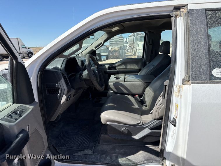 image for item DZ5412 2017 Ford F250 Super Duty Ext. Cab pickup truck