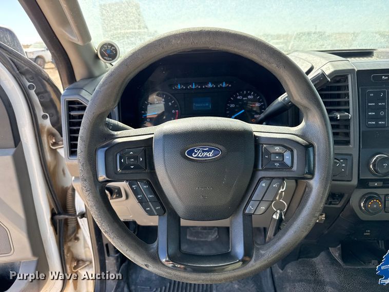 image for item DZ5412 2017 Ford F250 Super Duty Ext. Cab pickup truck