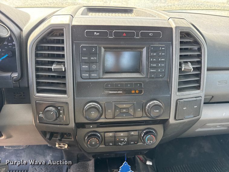 image for item DZ5412 2017 Ford F250 Super Duty Ext. Cab pickup truck