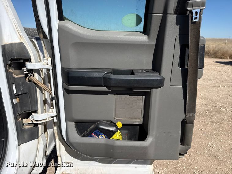 image for item DZ5412 2017 Ford F250 Super Duty Ext. Cab pickup truck