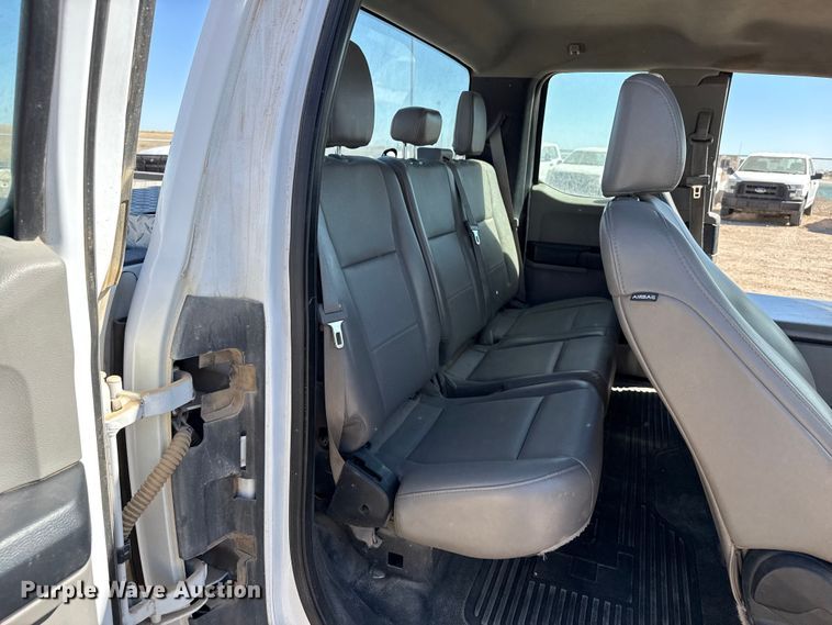 image for item DZ5412 2017 Ford F250 Super Duty Ext. Cab pickup truck