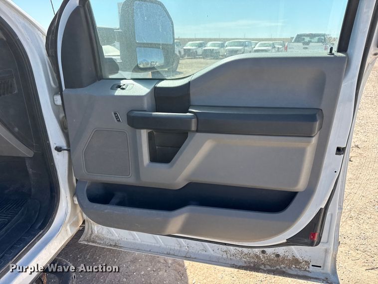 image for item DZ5412 2017 Ford F250 Super Duty Ext. Cab pickup truck