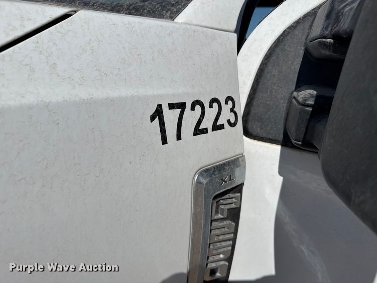 image for item DZ5412 2017 Ford F250 Super Duty Ext. Cab pickup truck